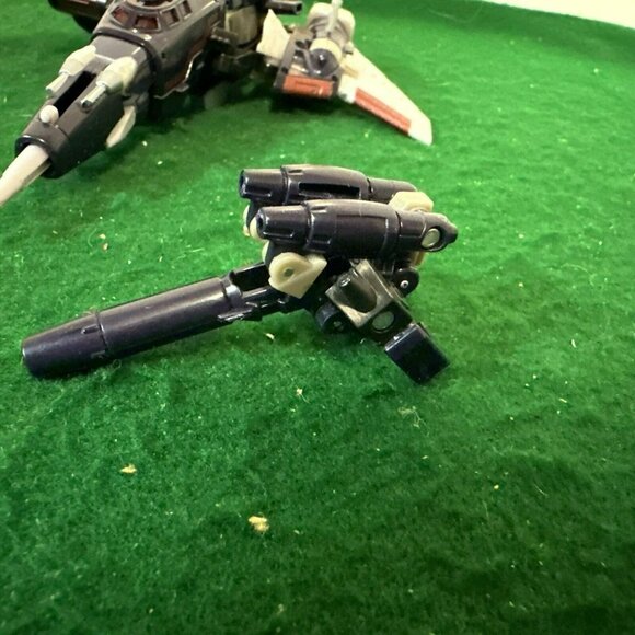 Transformers Universe Deluxe Class Cyclonus - Picture 6 of 14